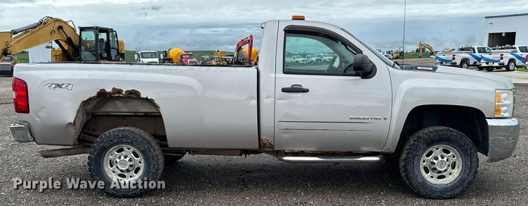 image for item EM2208 2009 Chevrolet Silverado 2500HD pickup truck