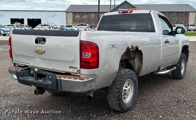 image for item EM2208 2009 Chevrolet Silverado 2500HD pickup truck