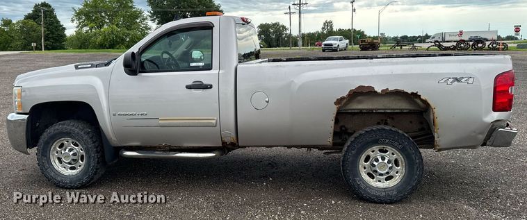 image for item EM2208 2009 Chevrolet Silverado 2500HD pickup truck