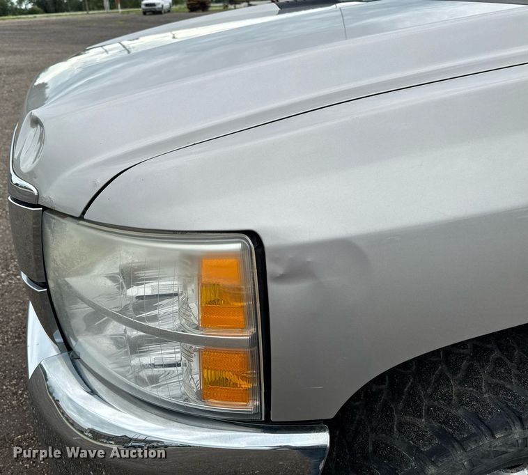 image for item EM2208 2009 Chevrolet Silverado 2500HD pickup truck