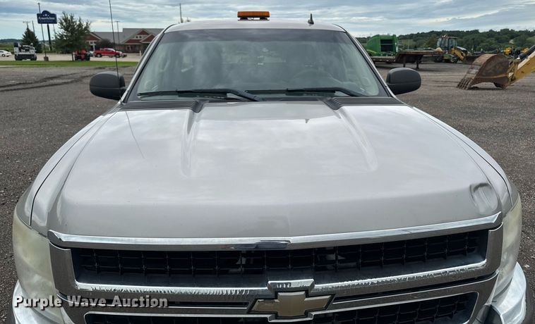image for item EM2208 2009 Chevrolet Silverado 2500HD pickup truck