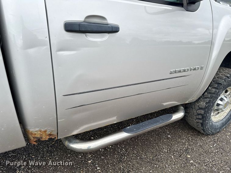 image for item EM2208 2009 Chevrolet Silverado 2500HD pickup truck