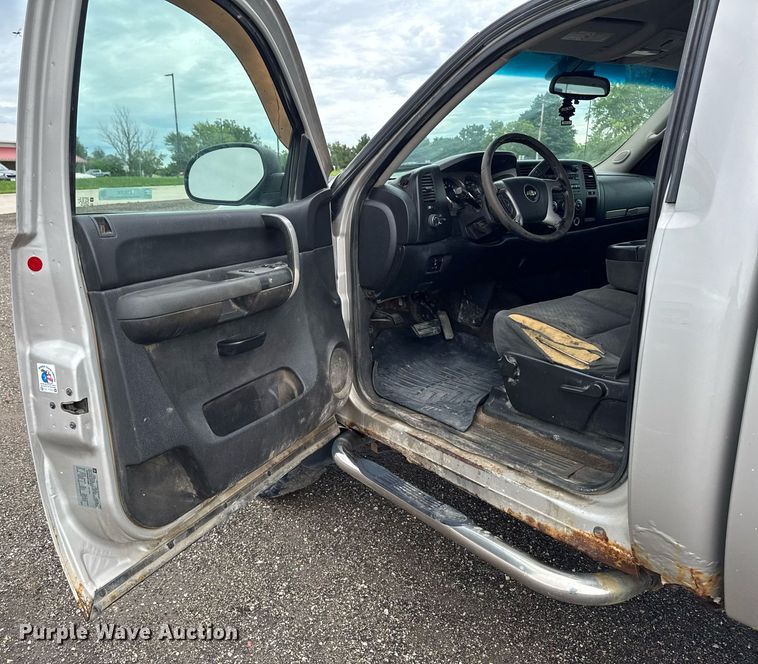 image for item EM2208 2009 Chevrolet Silverado 2500HD pickup truck