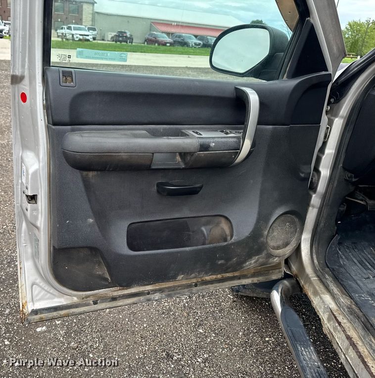 image for item EM2208 2009 Chevrolet Silverado 2500HD pickup truck