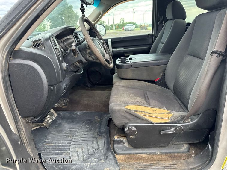 image for item EM2208 2009 Chevrolet Silverado 2500HD pickup truck