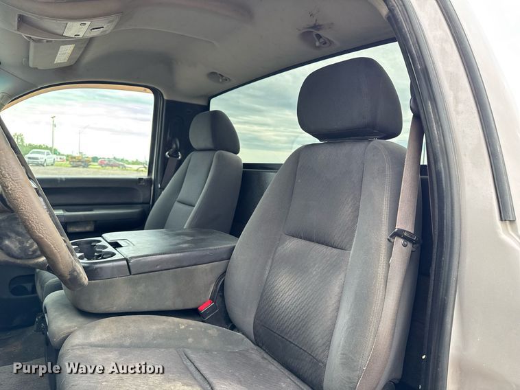 image for item EM2208 2009 Chevrolet Silverado 2500HD pickup truck