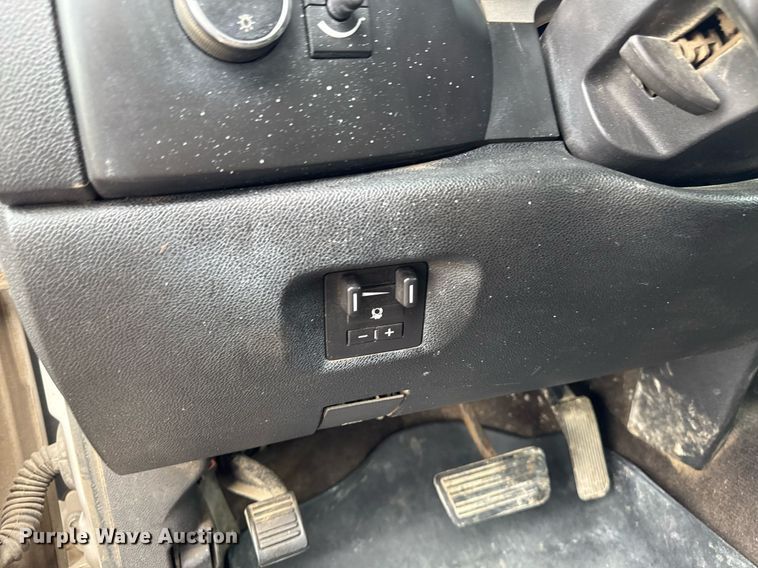 image for item EM2208 2009 Chevrolet Silverado 2500HD pickup truck
