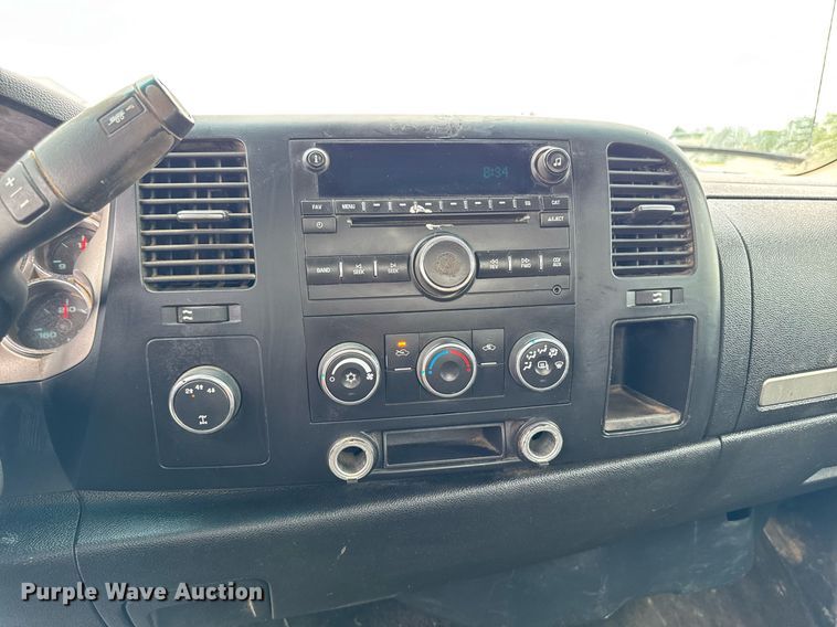 image for item EM2208 2009 Chevrolet Silverado 2500HD pickup truck