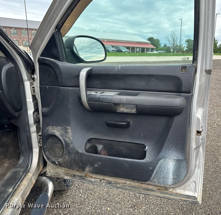 image for item EM2208 2009 Chevrolet Silverado 2500HD pickup truck