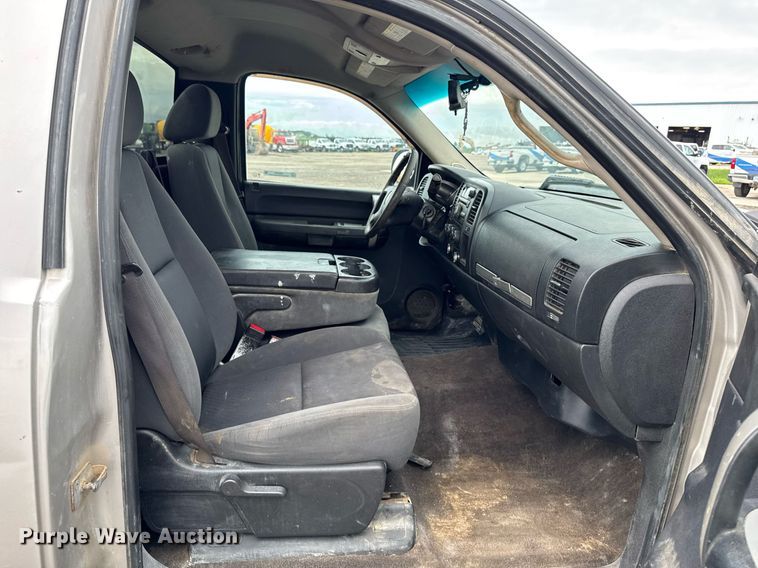 image for item EM2208 2009 Chevrolet Silverado 2500HD pickup truck