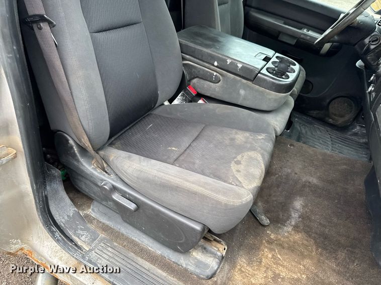 image for item EM2208 2009 Chevrolet Silverado 2500HD pickup truck