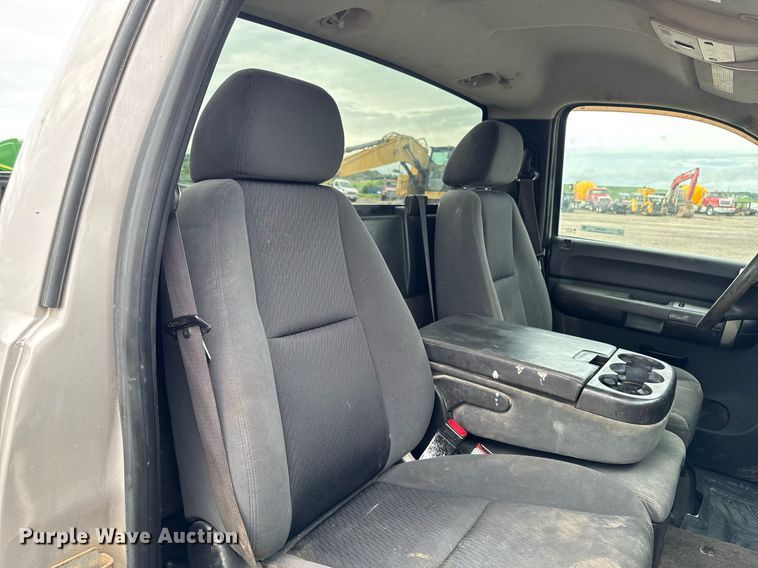 image for item EM2208 2009 Chevrolet Silverado 2500HD pickup truck