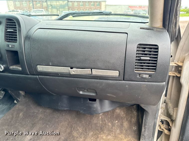 image for item EM2208 2009 Chevrolet Silverado 2500HD pickup truck