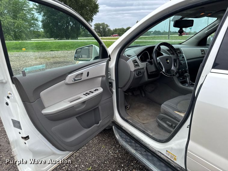image for item EM2224 2011 Chevrolet Traverse LT SUV