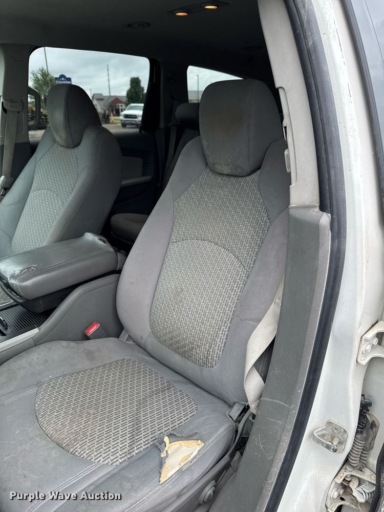 image for item EM2224 2011 Chevrolet Traverse LT SUV