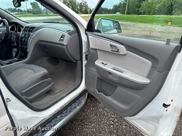 image for item EM2224 2011 Chevrolet Traverse LT SUV