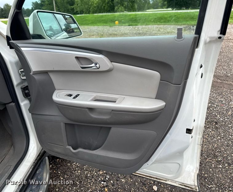 image for item EM2224 2011 Chevrolet Traverse LT SUV