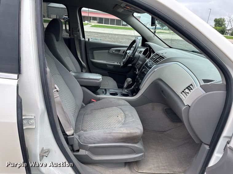 image for item EM2224 2011 Chevrolet Traverse LT SUV