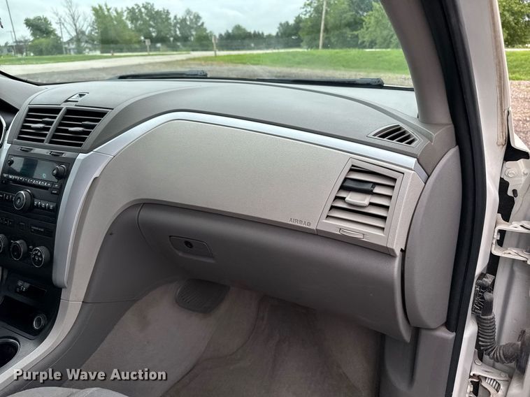 image for item EM2224 2011 Chevrolet Traverse LT SUV