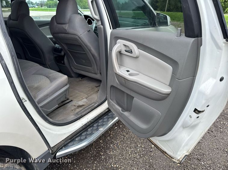 image for item EM2224 2011 Chevrolet Traverse LT SUV