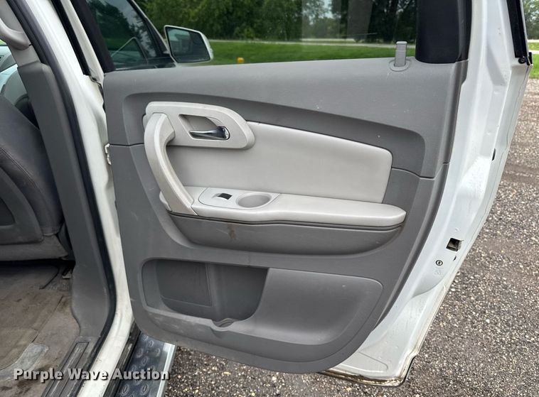 image for item EM2224 2011 Chevrolet Traverse LT SUV