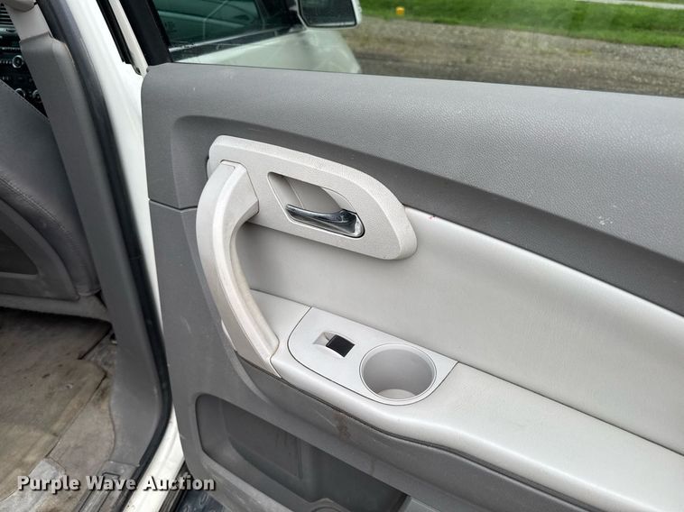 image for item EM2224 2011 Chevrolet Traverse LT SUV