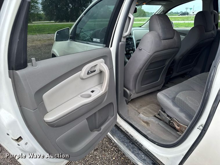 image for item EM2224 2011 Chevrolet Traverse LT SUV