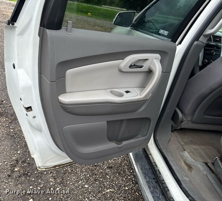 image for item EM2224 2011 Chevrolet Traverse LT SUV