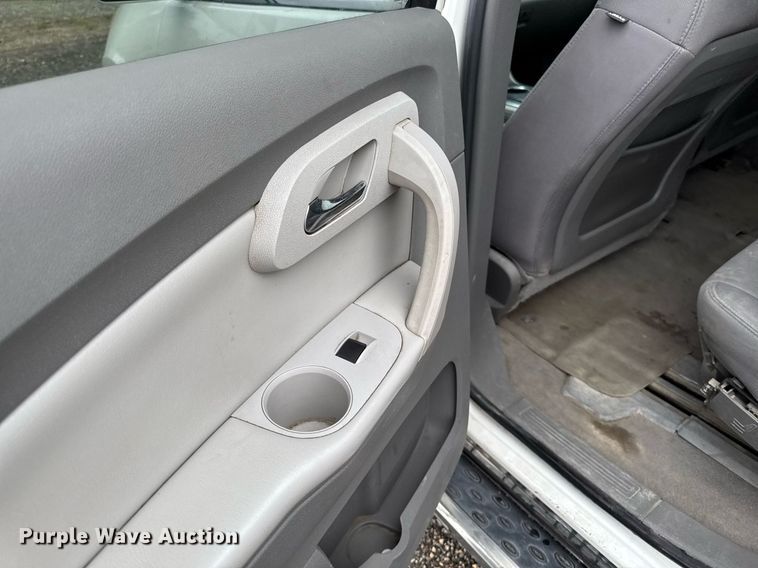 image for item EM2224 2011 Chevrolet Traverse LT SUV