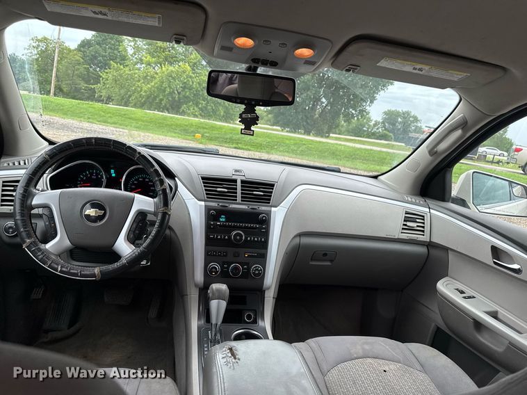 image for item EM2224 2011 Chevrolet Traverse LT SUV