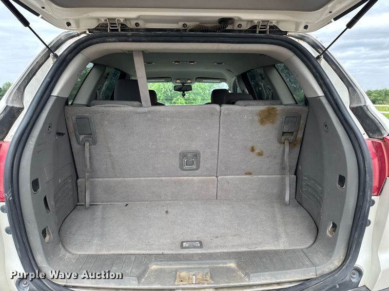 image for item EM2224 2011 Chevrolet Traverse LT SUV