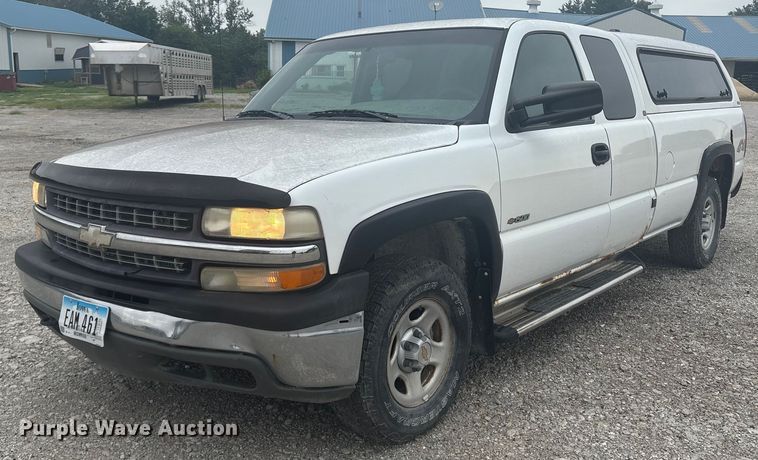 image for item EM2226 2002 Chevrolet Silverado 1500 Ext. Cab pickup truck