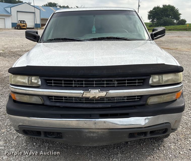 image for item EM2226 2002 Chevrolet Silverado 1500 Ext. Cab pickup truck