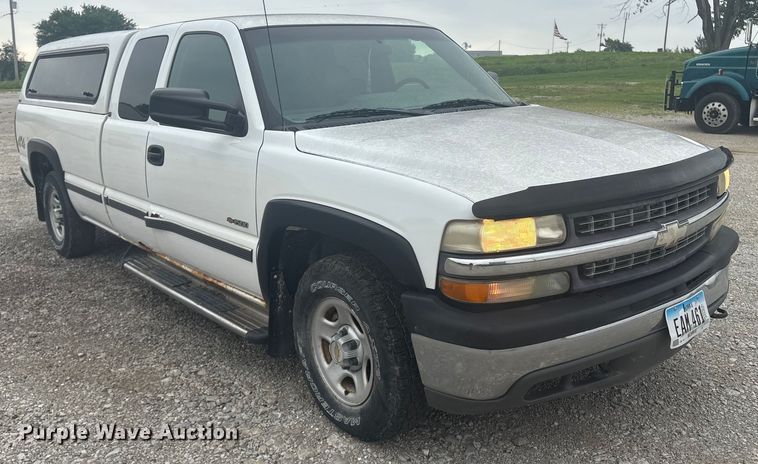 image for item EM2226 2002 Chevrolet Silverado 1500 Ext. Cab pickup truck