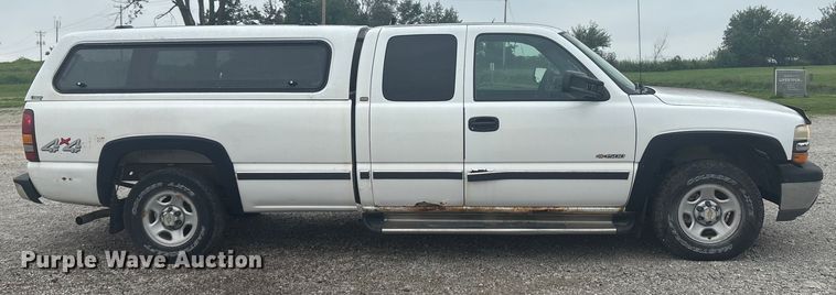 image for item EM2226 2002 Chevrolet Silverado 1500 Ext. Cab pickup truck