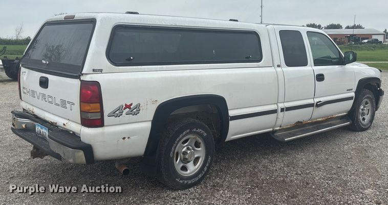 image for item EM2226 2002 Chevrolet Silverado 1500 Ext. Cab pickup truck