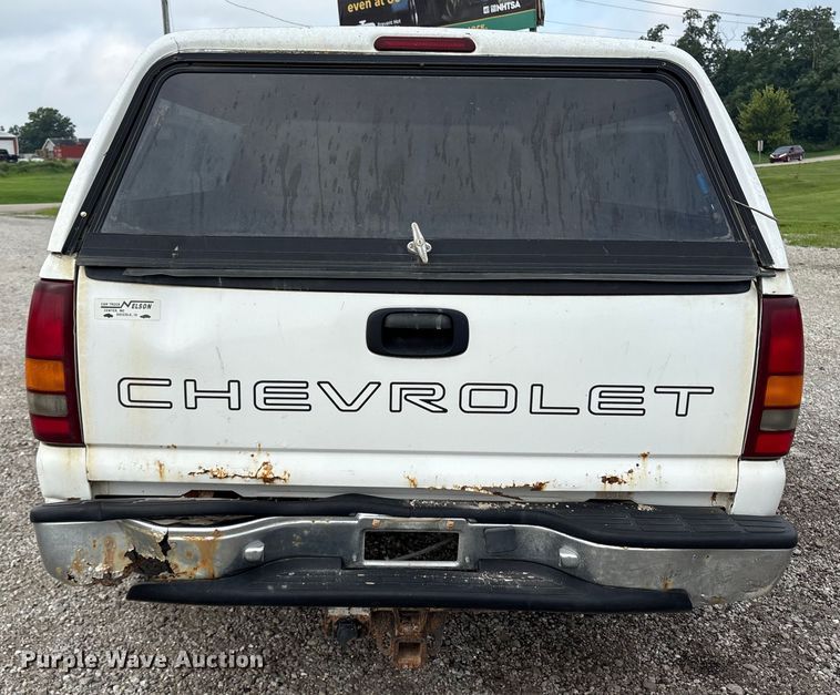 image for item EM2226 2002 Chevrolet Silverado 1500 Ext. Cab pickup truck