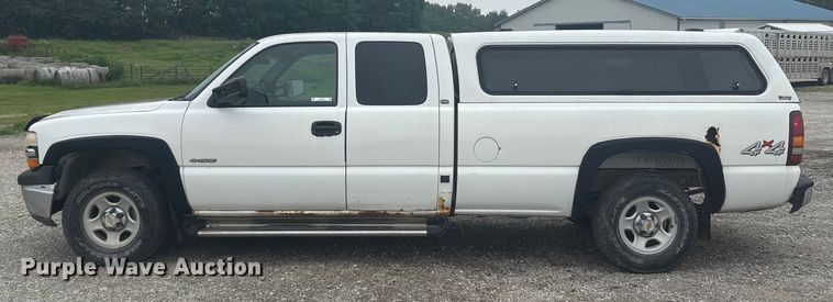image for item EM2226 2002 Chevrolet Silverado 1500 Ext. Cab pickup truck