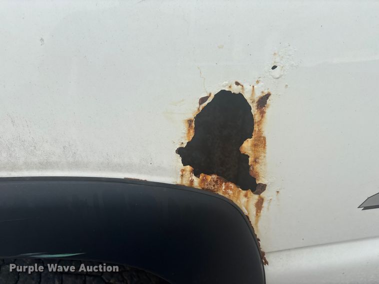 image for item EM2226 2002 Chevrolet Silverado 1500 Ext. Cab pickup truck