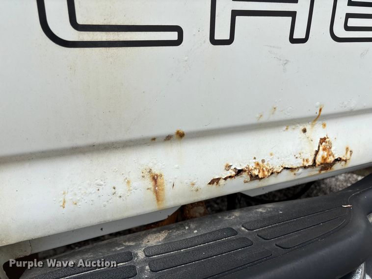 image for item EM2226 2002 Chevrolet Silverado 1500 Ext. Cab pickup truck