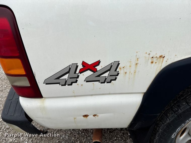 image for item EM2226 2002 Chevrolet Silverado 1500 Ext. Cab pickup truck