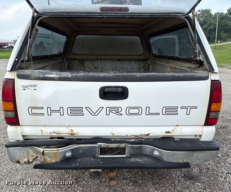 image for item EM2226 2002 Chevrolet Silverado 1500 Ext. Cab pickup truck