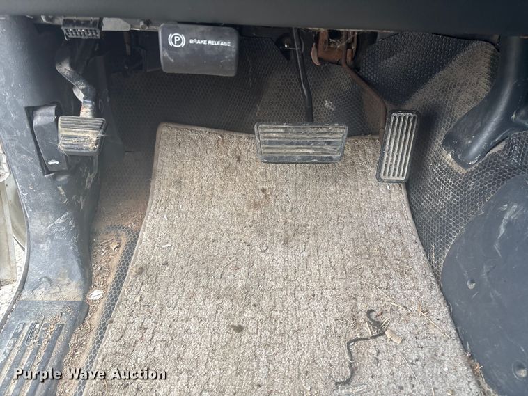 image for item EM2226 2002 Chevrolet Silverado 1500 Ext. Cab pickup truck