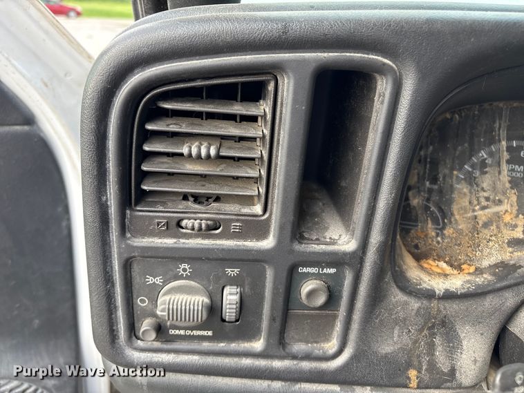 image for item EM2226 2002 Chevrolet Silverado 1500 Ext. Cab pickup truck