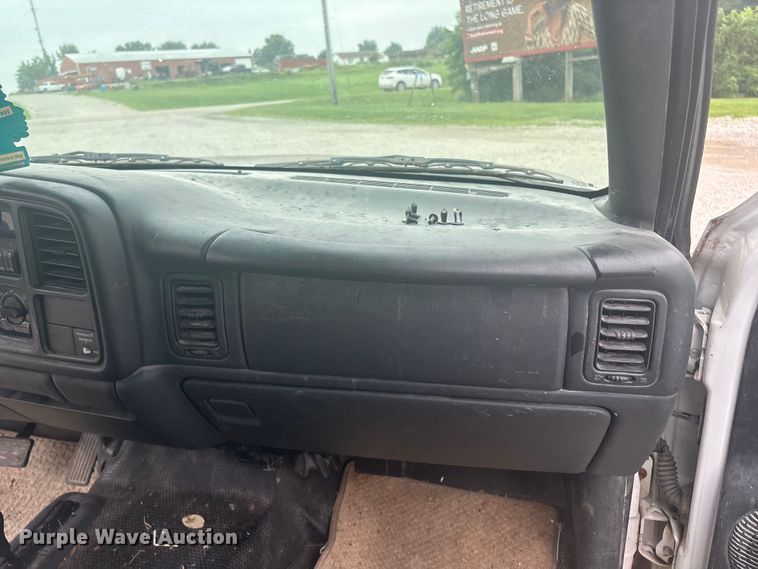 image for item EM2226 2002 Chevrolet Silverado 1500 Ext. Cab pickup truck