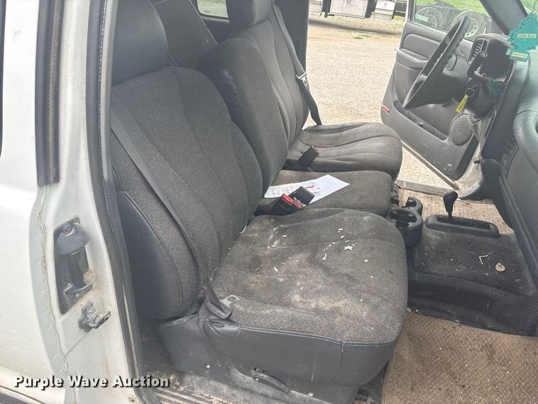 image for item EM2226 2002 Chevrolet Silverado 1500 Ext. Cab pickup truck