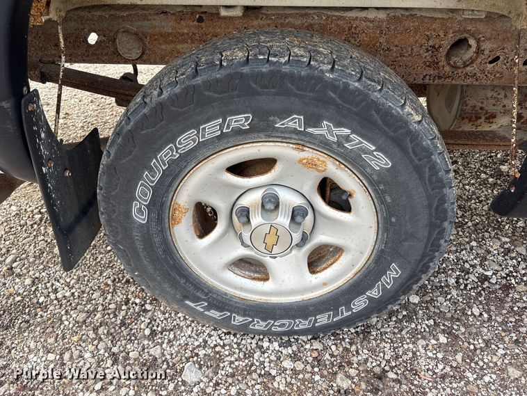 image for item EM2226 2002 Chevrolet Silverado 1500 Ext. Cab pickup truck