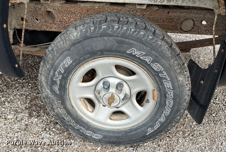 image for item EM2226 2002 Chevrolet Silverado 1500 Ext. Cab pickup truck