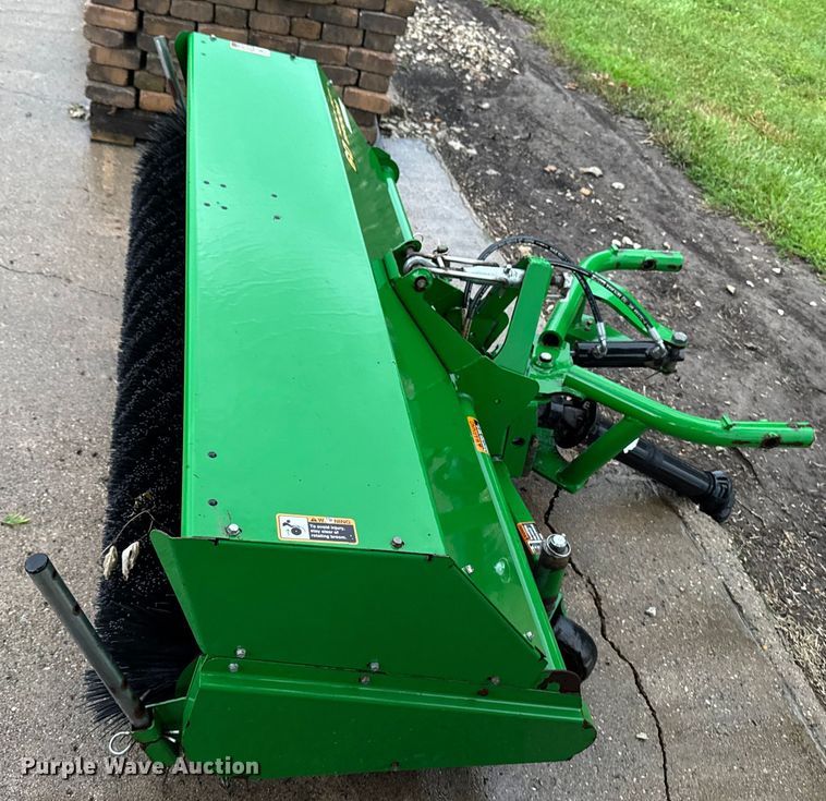 image for item EM2265 2011 John Deere 1400/1500 broom