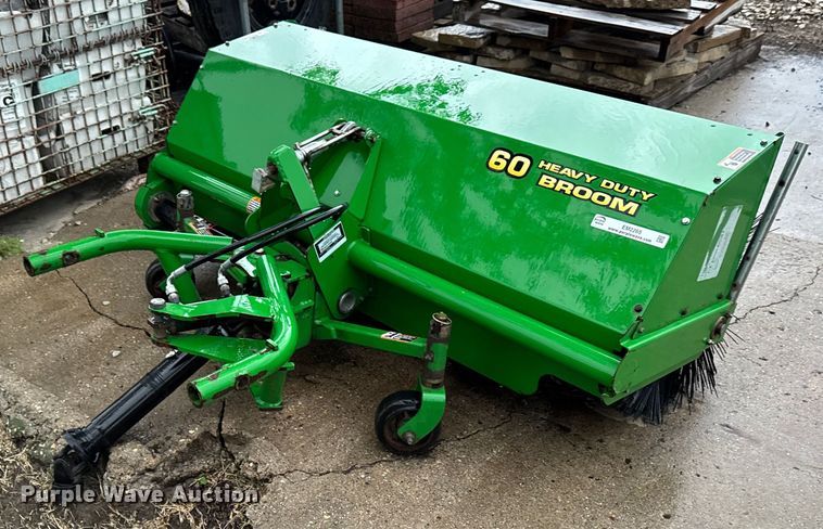 image for item EM2265 2011 John Deere 1400/1500 broom